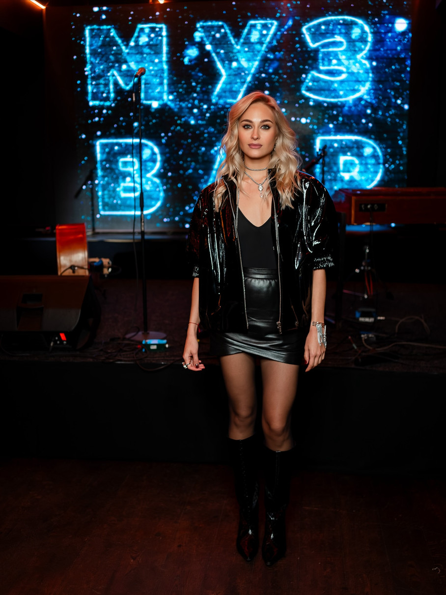 Настя Цимбалару у міні