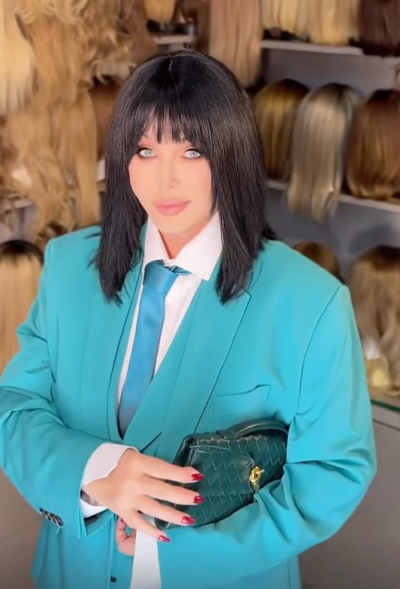 Ірина Білик в ніжному піджаку та з чорним каре здивувала перевтіленням