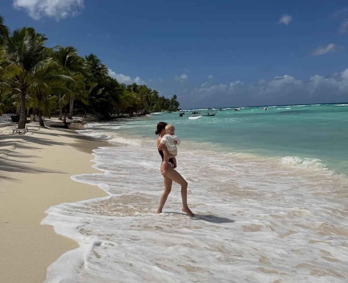 Дружина Остапчука посвітила стрункими ногами в Домінікані