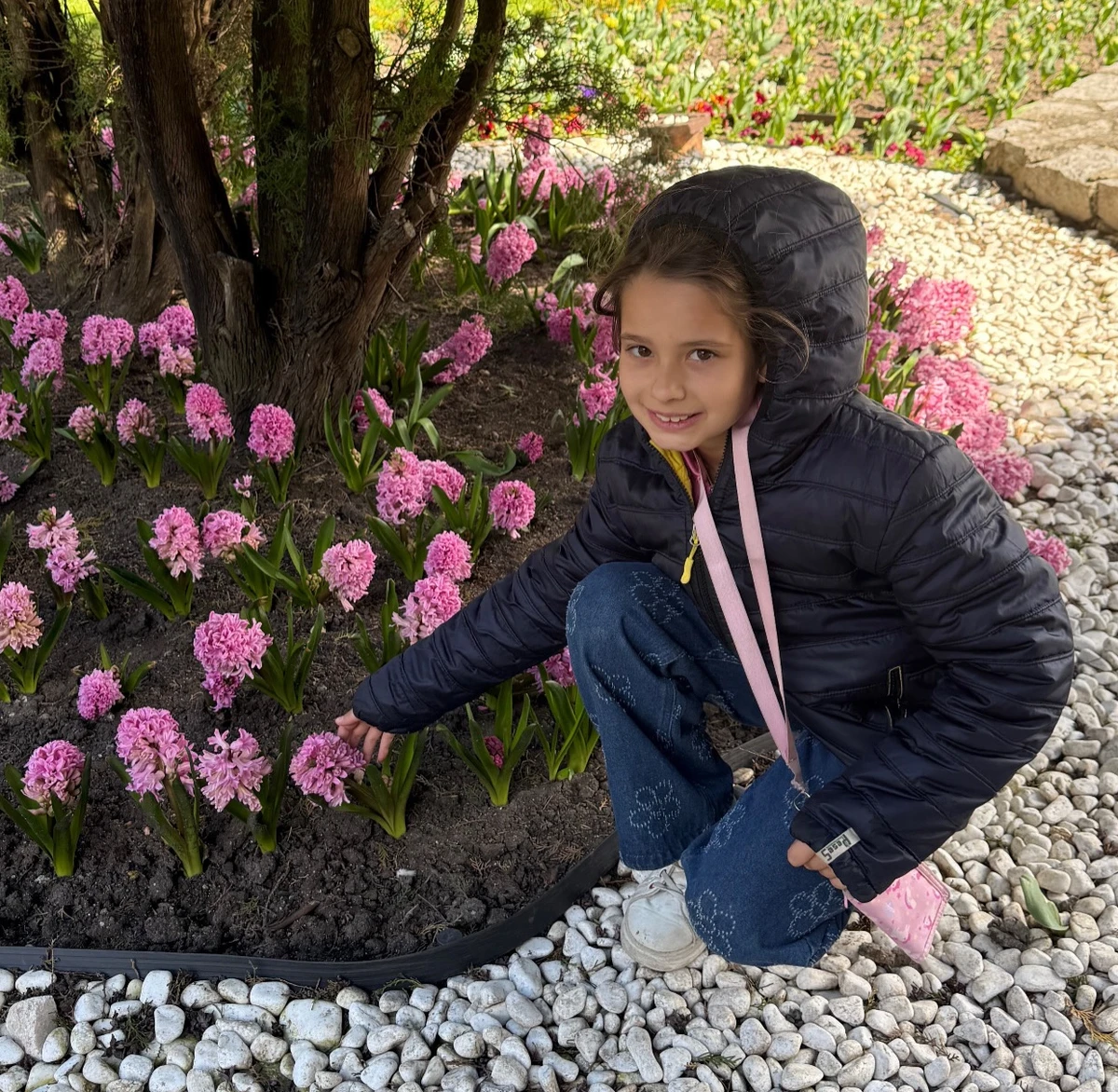 Катерина Бужинська показала миле фото дочки з квітами