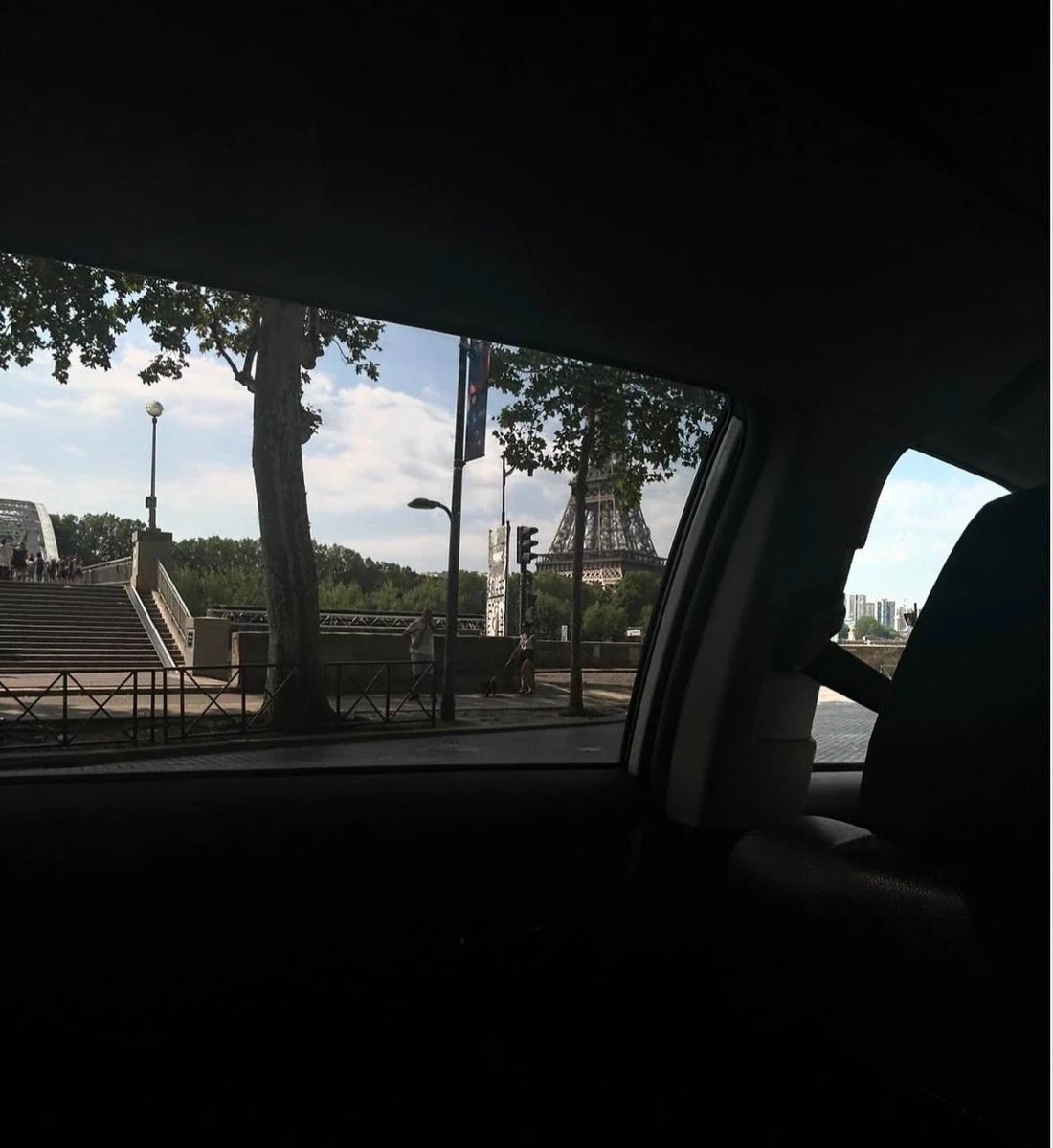 Фото Мітчелл з Парижа