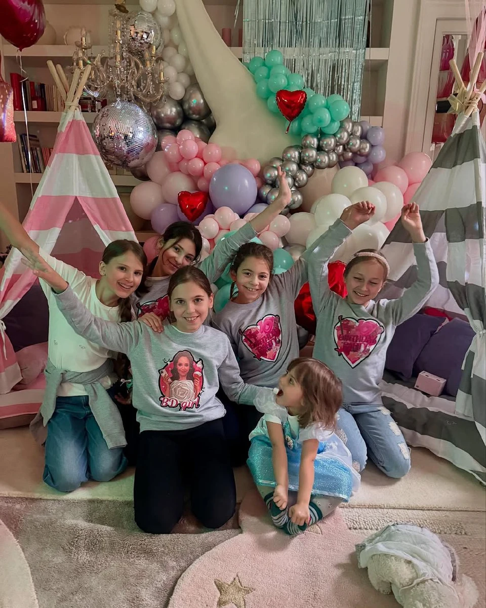 Цікаво, чи буде анпакінг подарунків?