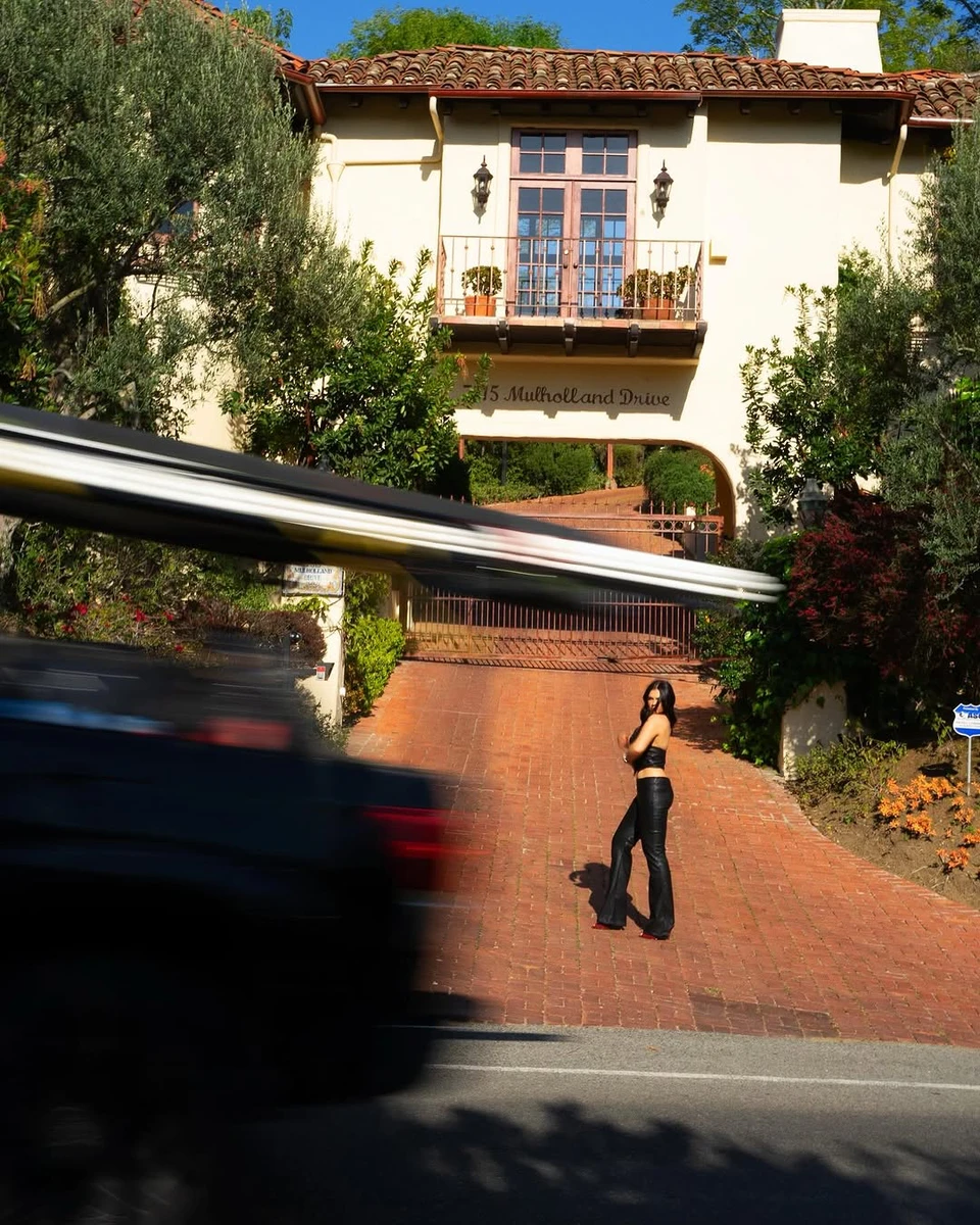 Злата Мітчелл - фото у повний зріст