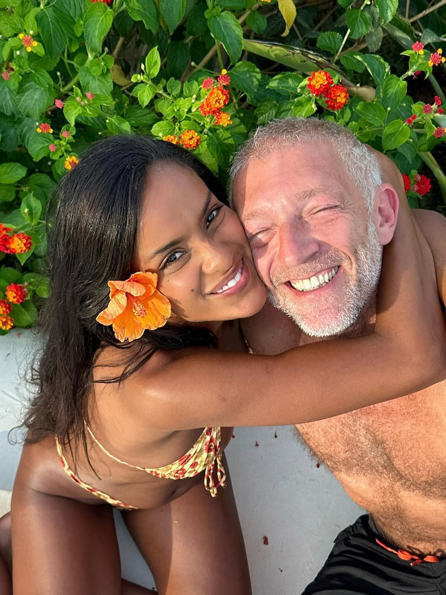 Венсан Кассель з голим торсом попозував з коханою у бікіні