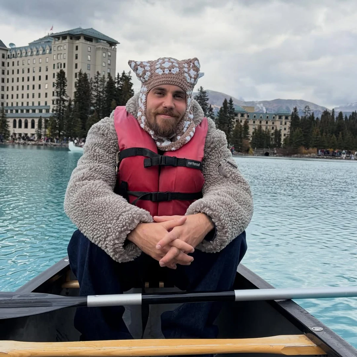 Джастін Бібер на річці