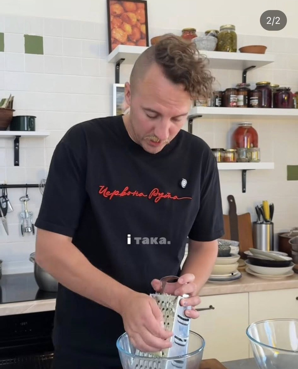 Клопотенко готує капусняк