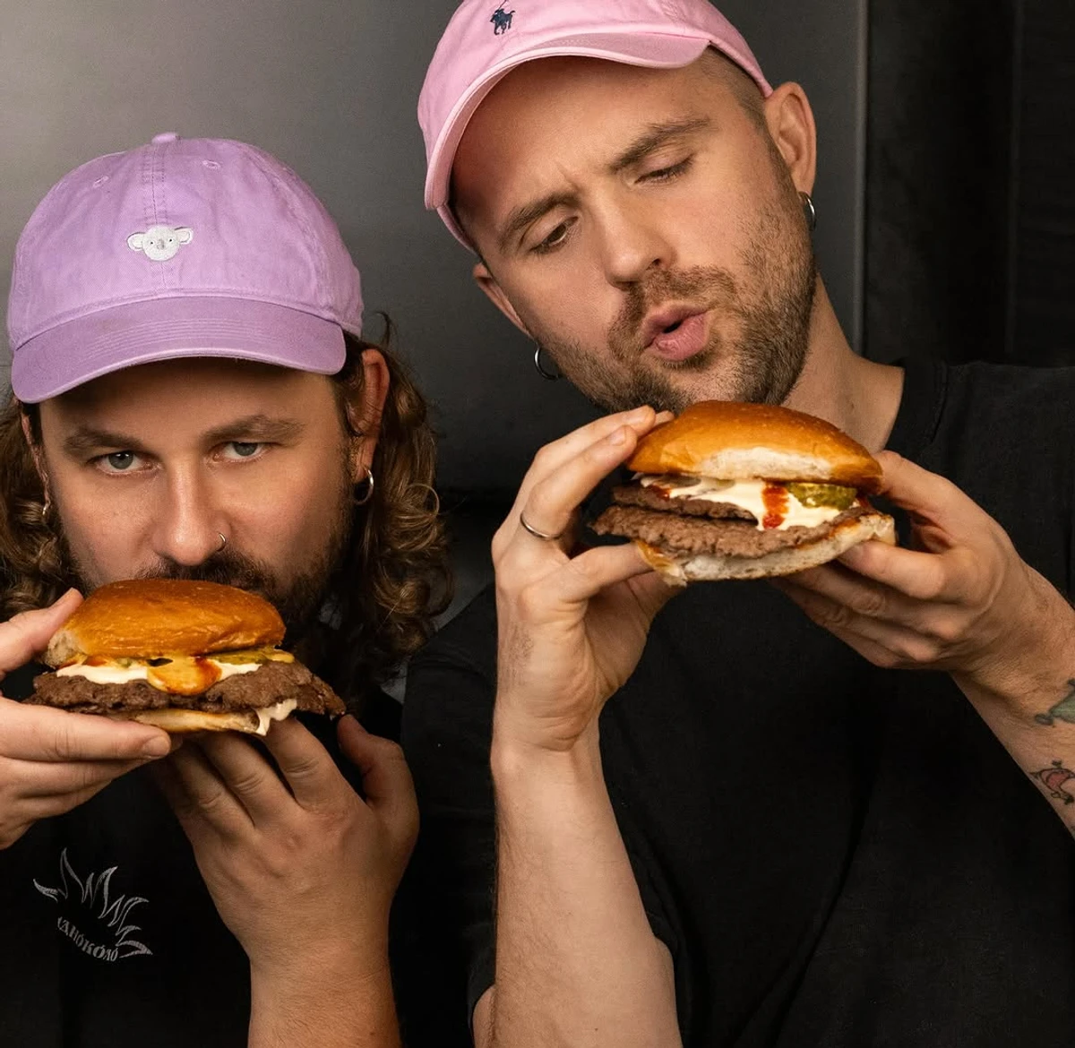 Кацурін на Сьомін показали, як готувати бургер